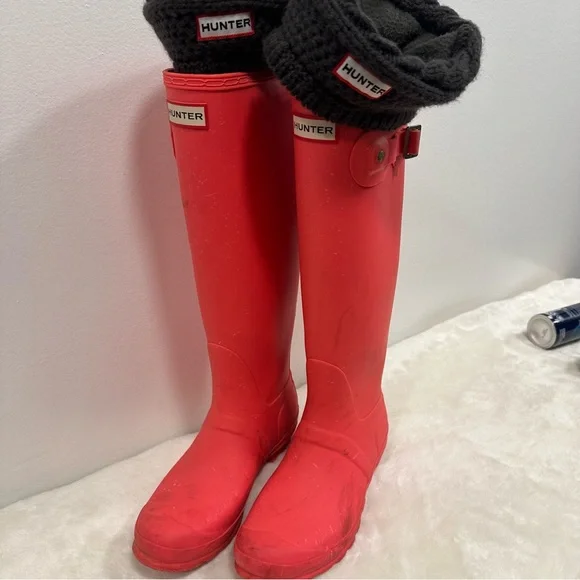 Hunter boots! Tall bright hot pink mud rain boots size 9! Hunter socks included - Picture 7 of 9